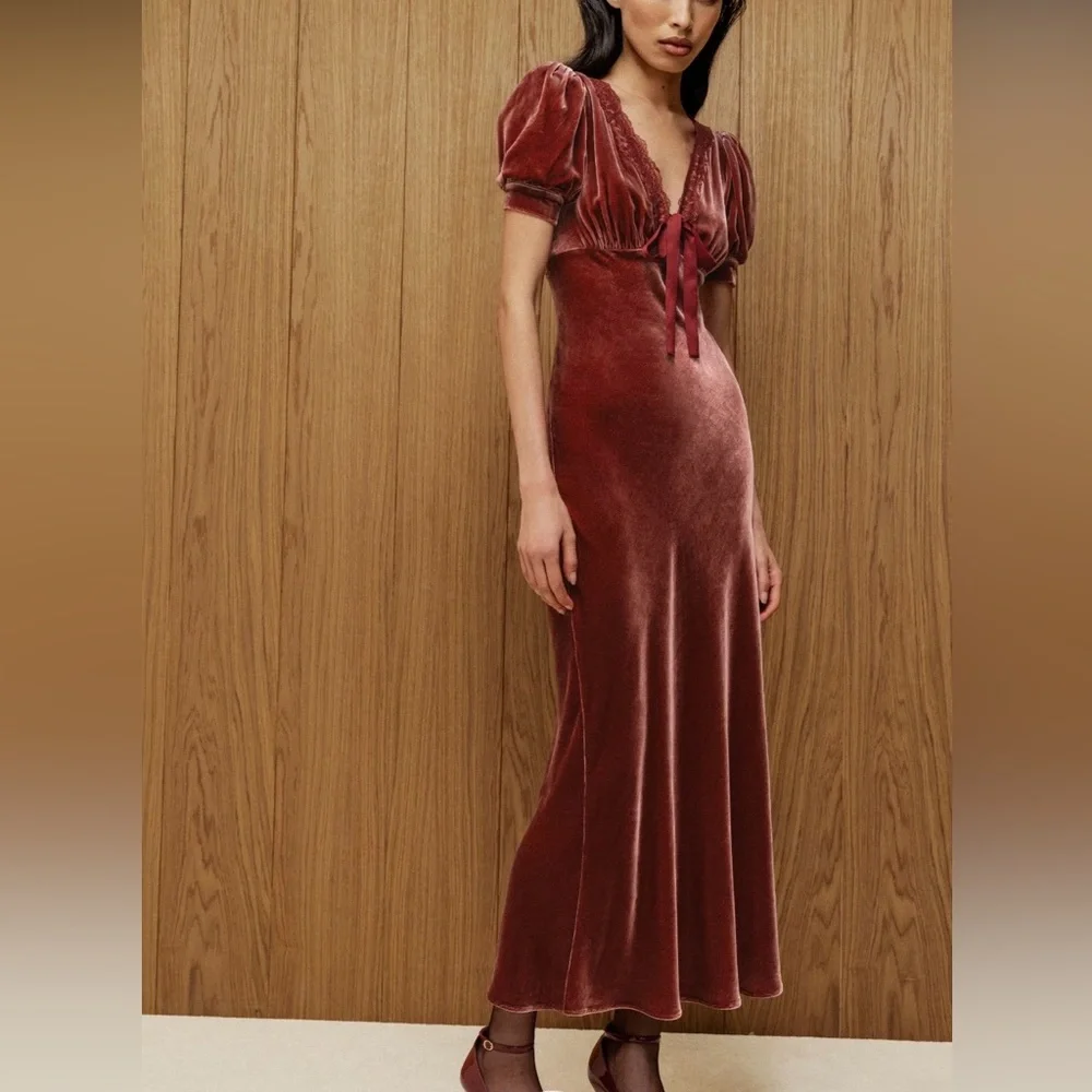 NWT Reformation Camille Velvet Dress - Picture 2 of 4